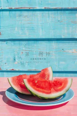夏日西瓜切块粉蓝木板背景立夏下载小暑处暑摄影图