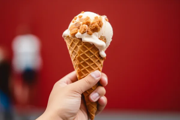 夏日冰淇淋清凉蛋筒甜点摄影图 夏日冰淇淋清凉蛋筒甜点摄影图