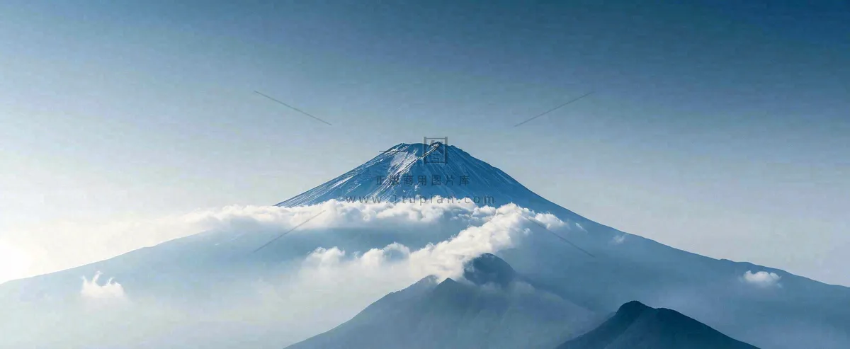 雪山山脉云层云端意境冰山,自然风景冬天蓝天白云摄影图