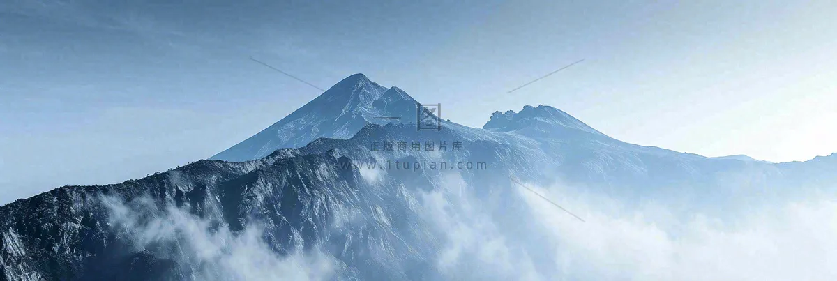 高山云层冰山雪山云雾意境，自然风景摄影图