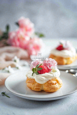 面包蛋糕甜点美食摄影图