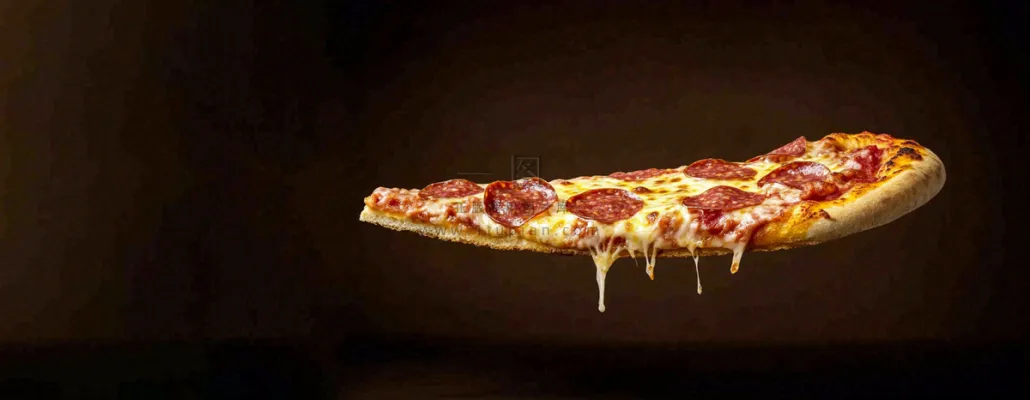 美味的披萨芝士培根腊肠美食摄影图