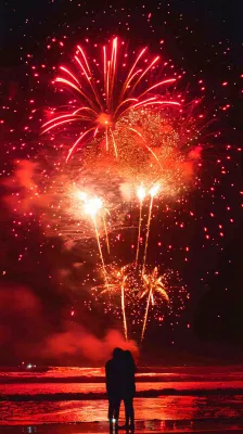 新春春节放烟花庆祝红色喜庆小年除夕夜国庆摄影图 新春春节放烟花庆祝红色喜庆小年除夕夜国庆摄影图