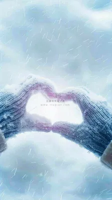 冬季寒冷雪地玩雪手套爱心手势大雪小雪小寒浪漫情人节摄影图背景 冬季寒冷雪地玩雪手套爱心手势大雪小雪小寒浪漫情人节摄影图背景