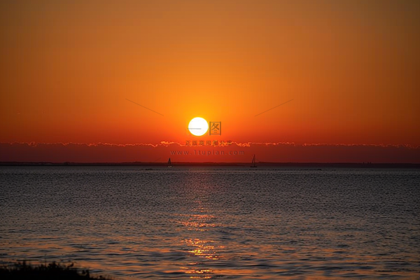 夏日落日海报沙滩晚霞摄影图