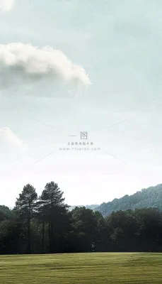 天空白云下的草坪放风筝，简约踏青春天摄影图