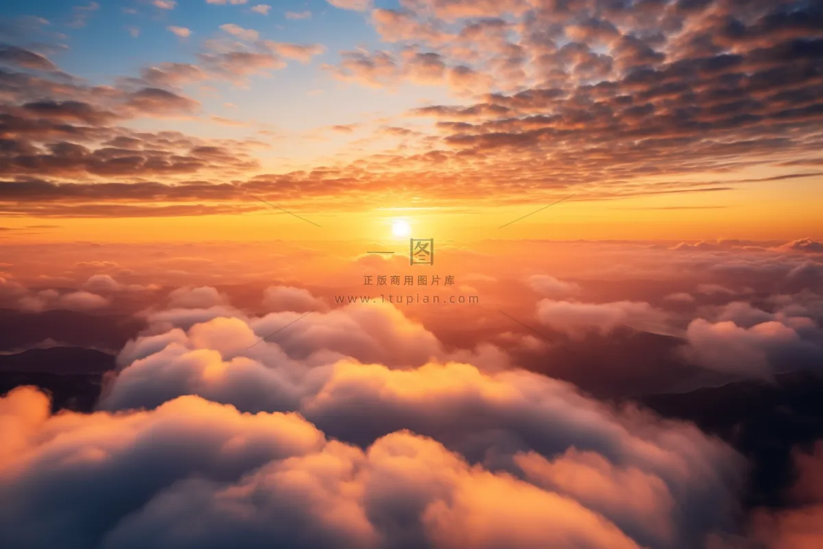 云层中的夕阳落日晚霞云朵美景摄影图