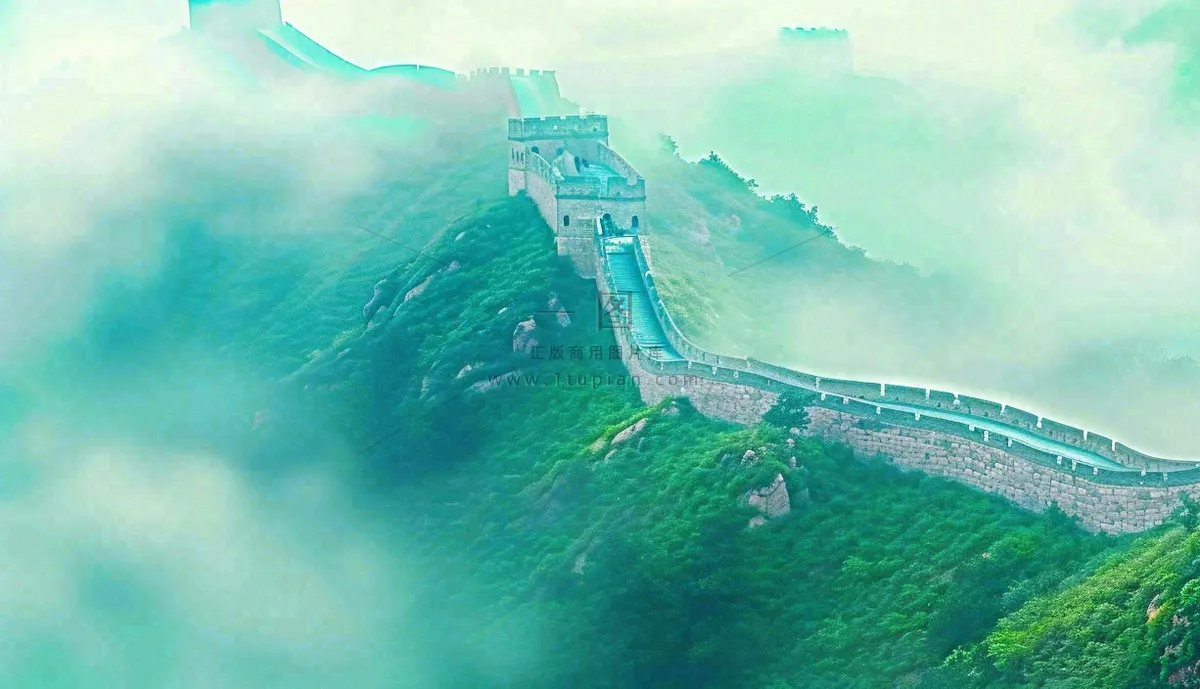 高山白云中国风长城庄严风景