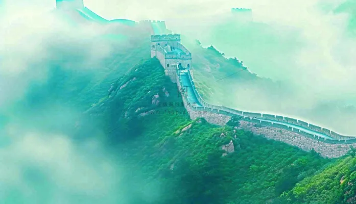 高山白云中国风长城庄严风景 高山白云中国风长城庄严风景