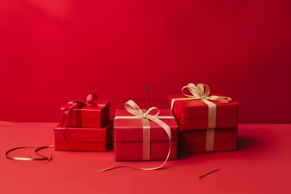 新年节日礼物红色礼盒圣诞摄影图