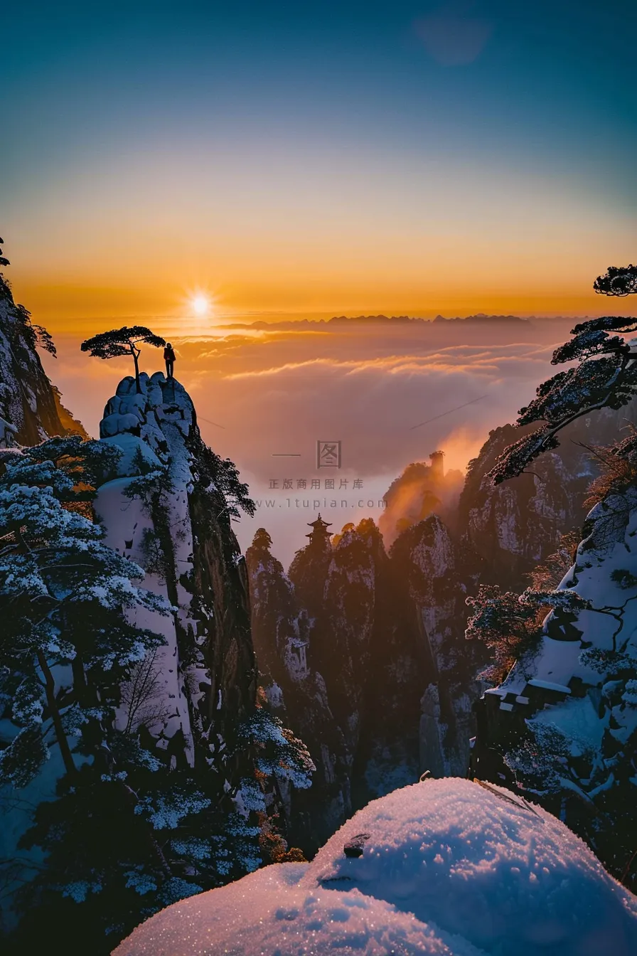 清晨日出朝霞云层山川摄影图