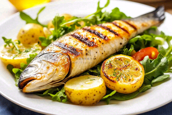 美味烤鱼沙拉柠檬美食摄影图