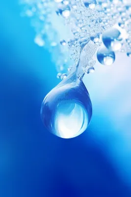 蓝色水滴露珠清新大气节气海报背景 蓝色水滴露珠清新大气节气海报背景