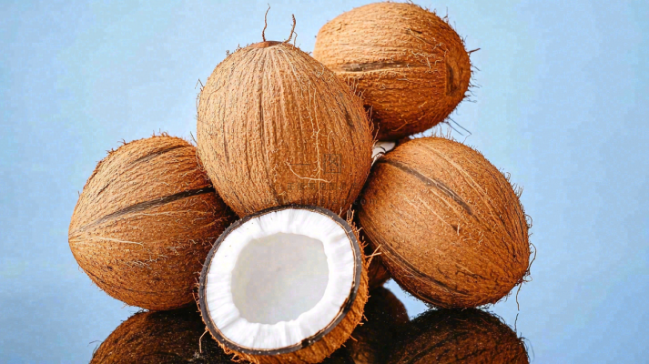 椰子椰壳椰肉摄影图