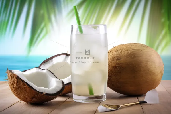 夏日椰汁椰子果汁摄影图