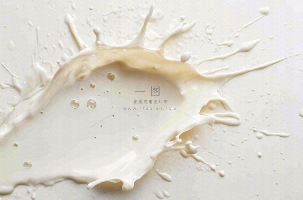 白色的牛奶飞溅摄影图