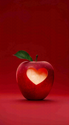 红色苹果掏爱心形状创意平安夜摄影图