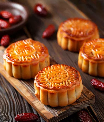 中国美食月饼糕点中秋木质托盘摄影图