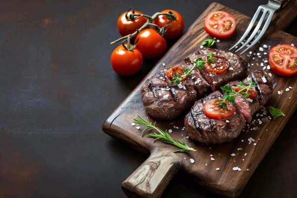 西餐美食牛肉羊肉烤肉扒类番茄食品摄影图